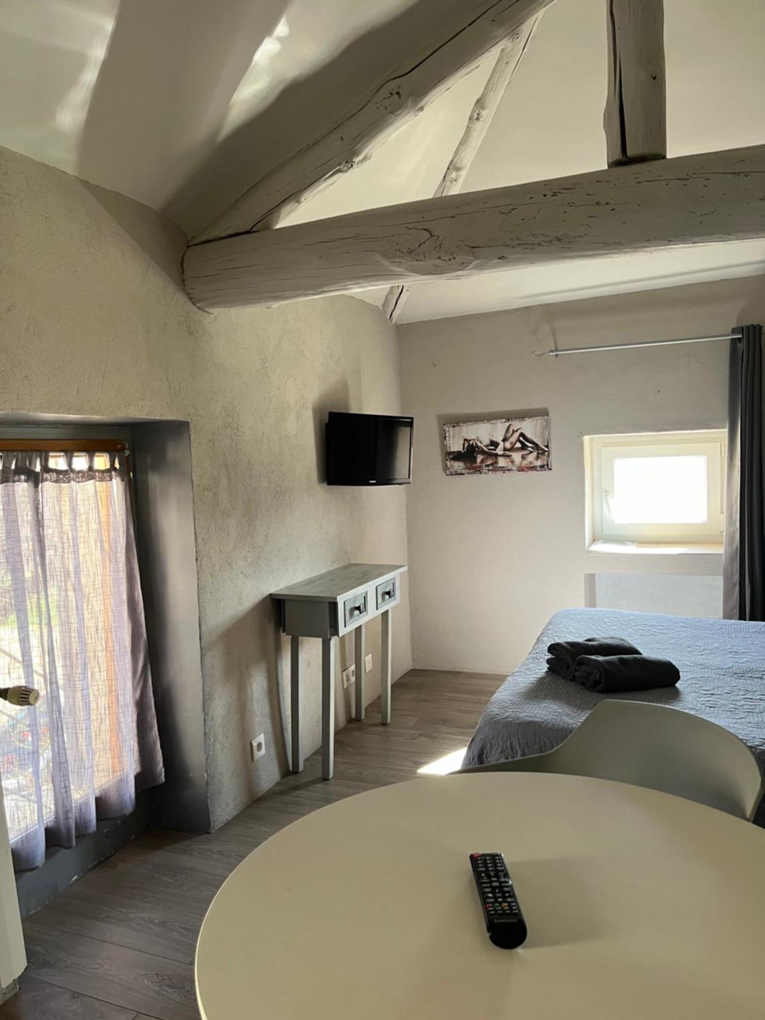 Petit Studio Le Pigeonnier A 5 Mn De Lourmarin Puyvert Dış mekan fotoğraf